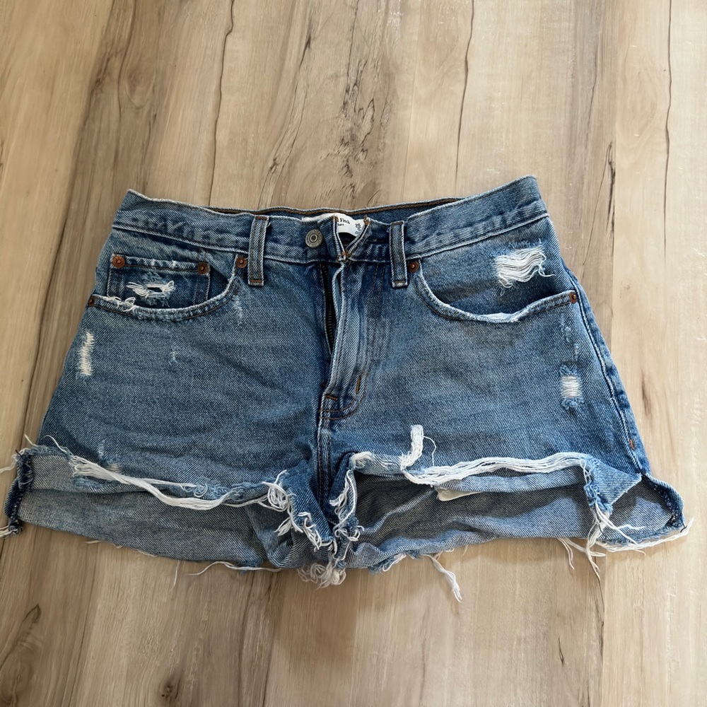 Abercrombie & Fitch Boyfriend Mid Rise Short Size 25